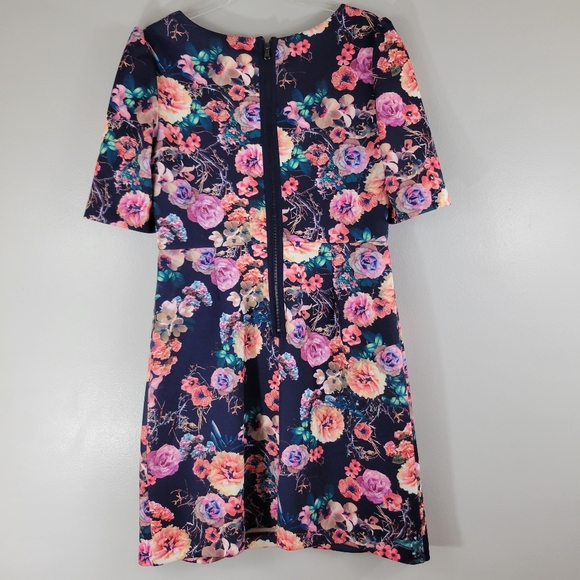 BETSEY JOHNSON navy floral jewel neck short sleeve stretchy sheath dress - Picture 9 of 9